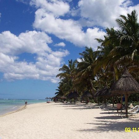 Lovely Apartment In Flic En Flac, Close To The Beach And All Amenities. Bagian luar foto