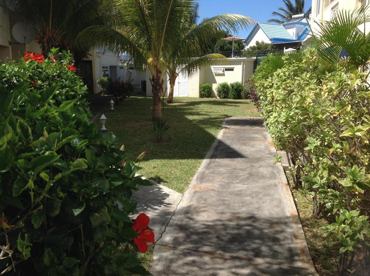 Lovely Apartment In Flic En Flac, Close To The Beach And All Amenities. Bagian luar foto