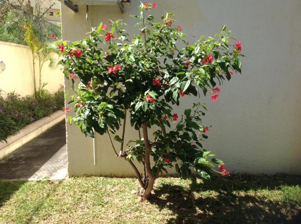 Lovely Apartment In Flic En Flac, Close To The Beach And All Amenities. Bagian luar foto