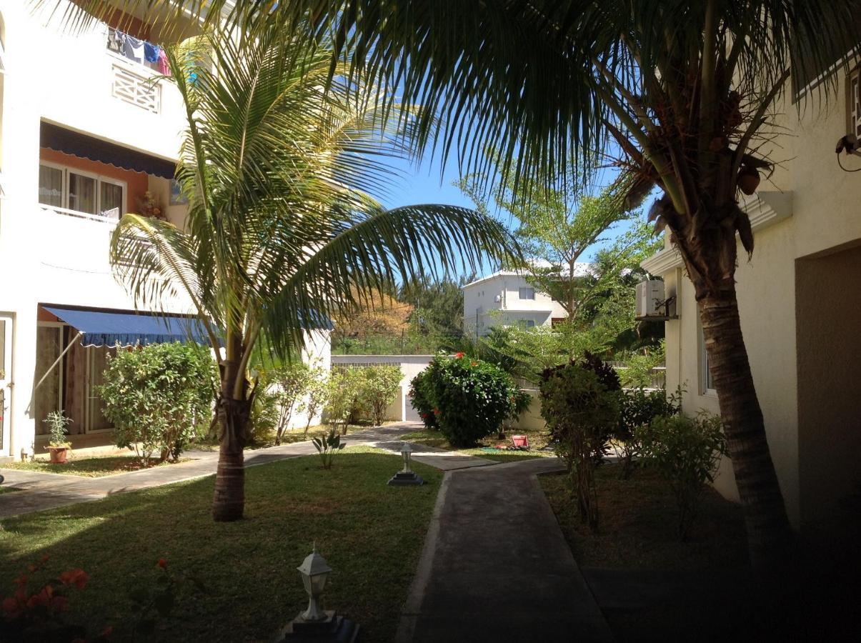 Lovely Apartment In Flic En Flac, Close To The Beach And All Amenities. Bagian luar foto