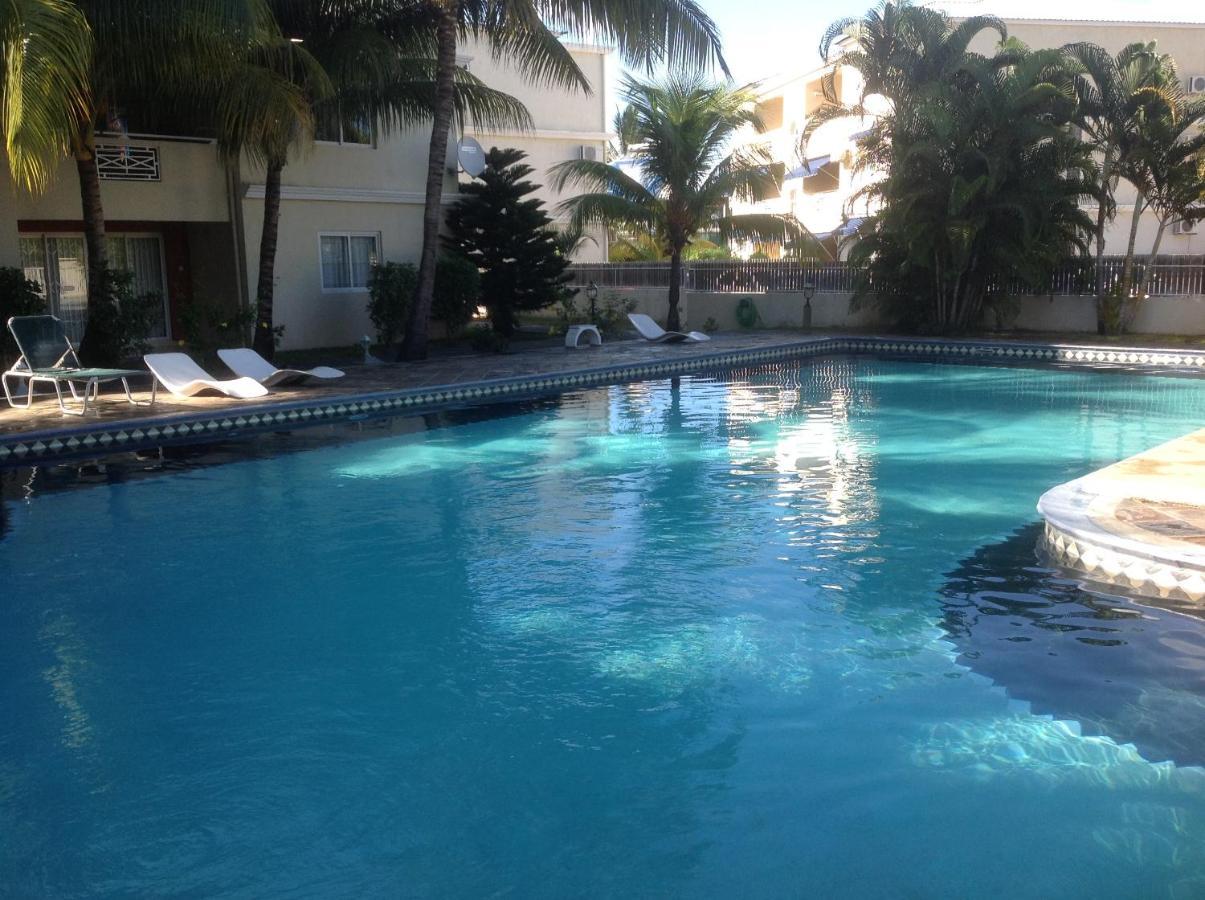 Lovely Apartment In Flic En Flac, Close To The Beach And All Amenities. Bagian luar foto