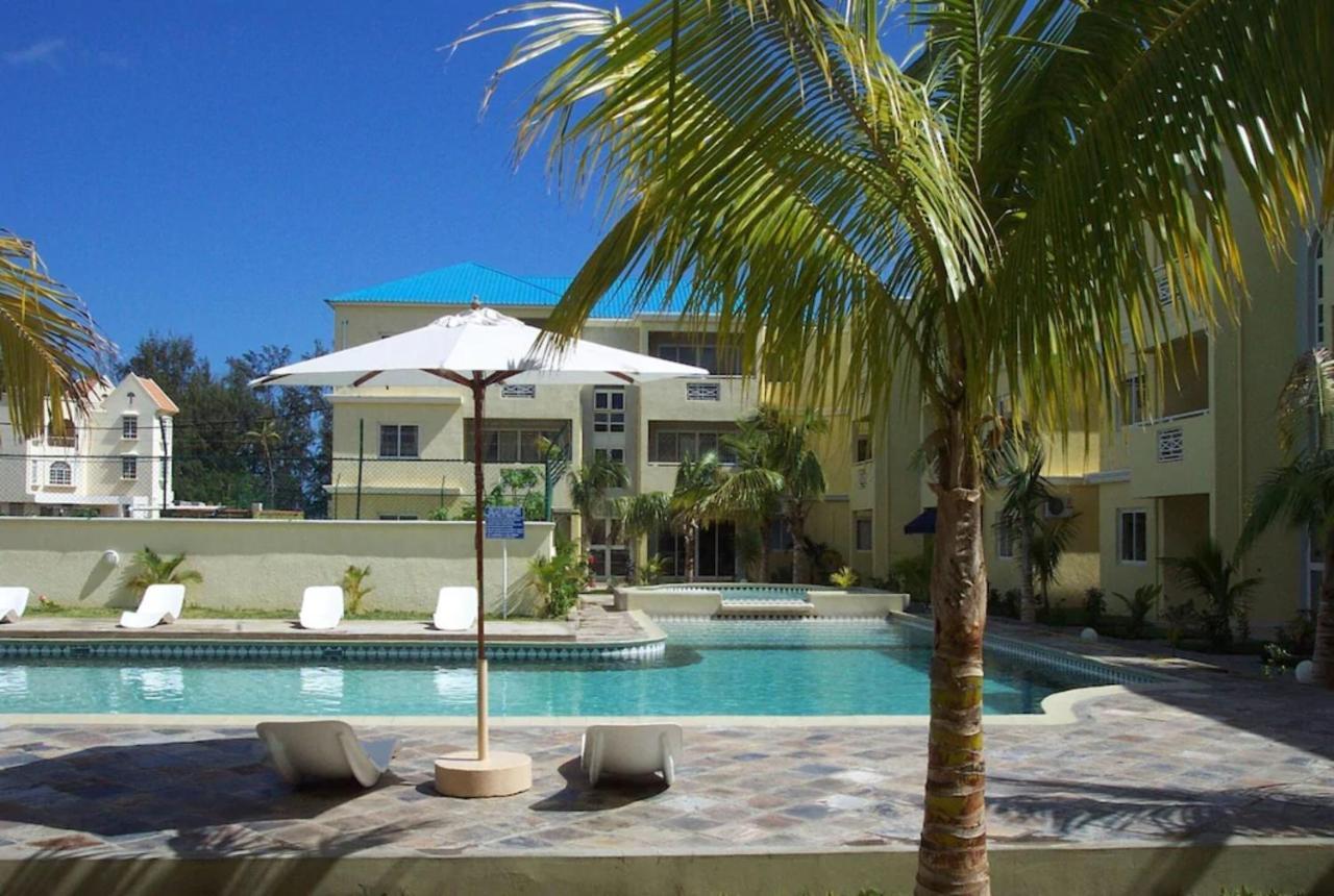 Lovely Apartment In Flic En Flac, Close To The Beach And All Amenities. Bagian luar foto