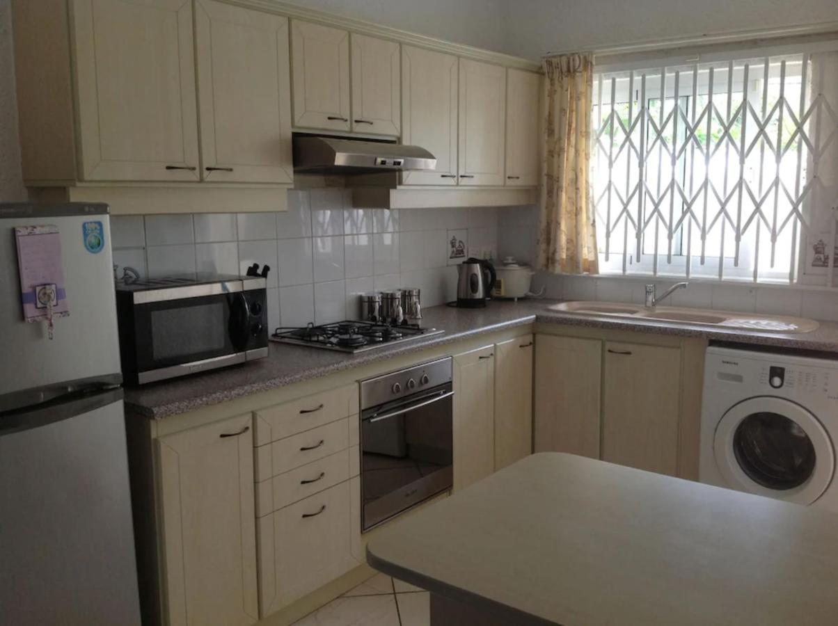 Lovely Apartment In Flic En Flac, Close To The Beach And All Amenities. Bagian luar foto