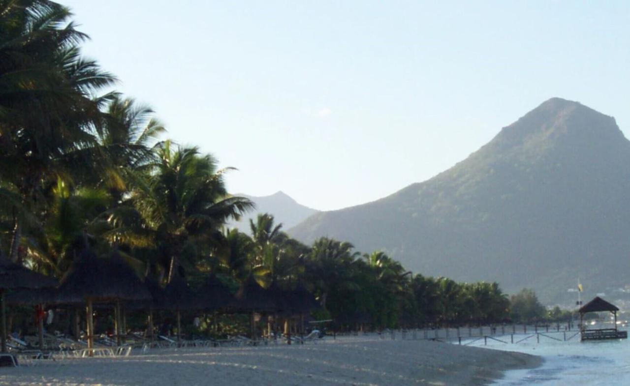 Lovely Apartment In Flic En Flac, Close To The Beach And All Amenities. Bagian luar foto