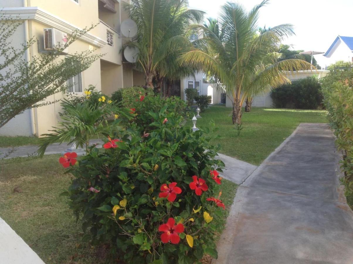 Lovely Apartment In Flic En Flac, Close To The Beach And All Amenities. Bagian luar foto
