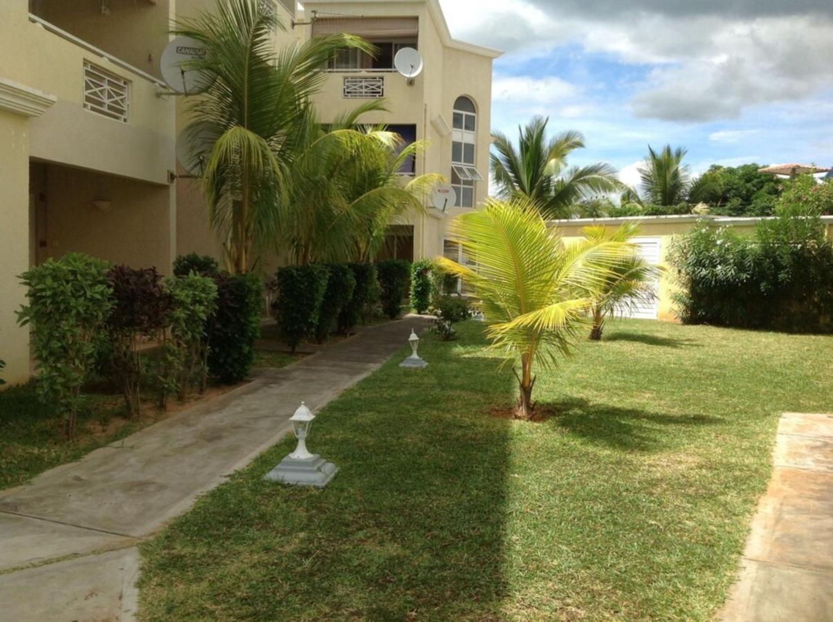Lovely Apartment In Flic En Flac, Close To The Beach And All Amenities. Bagian luar foto
